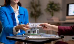 house manager receiving payment